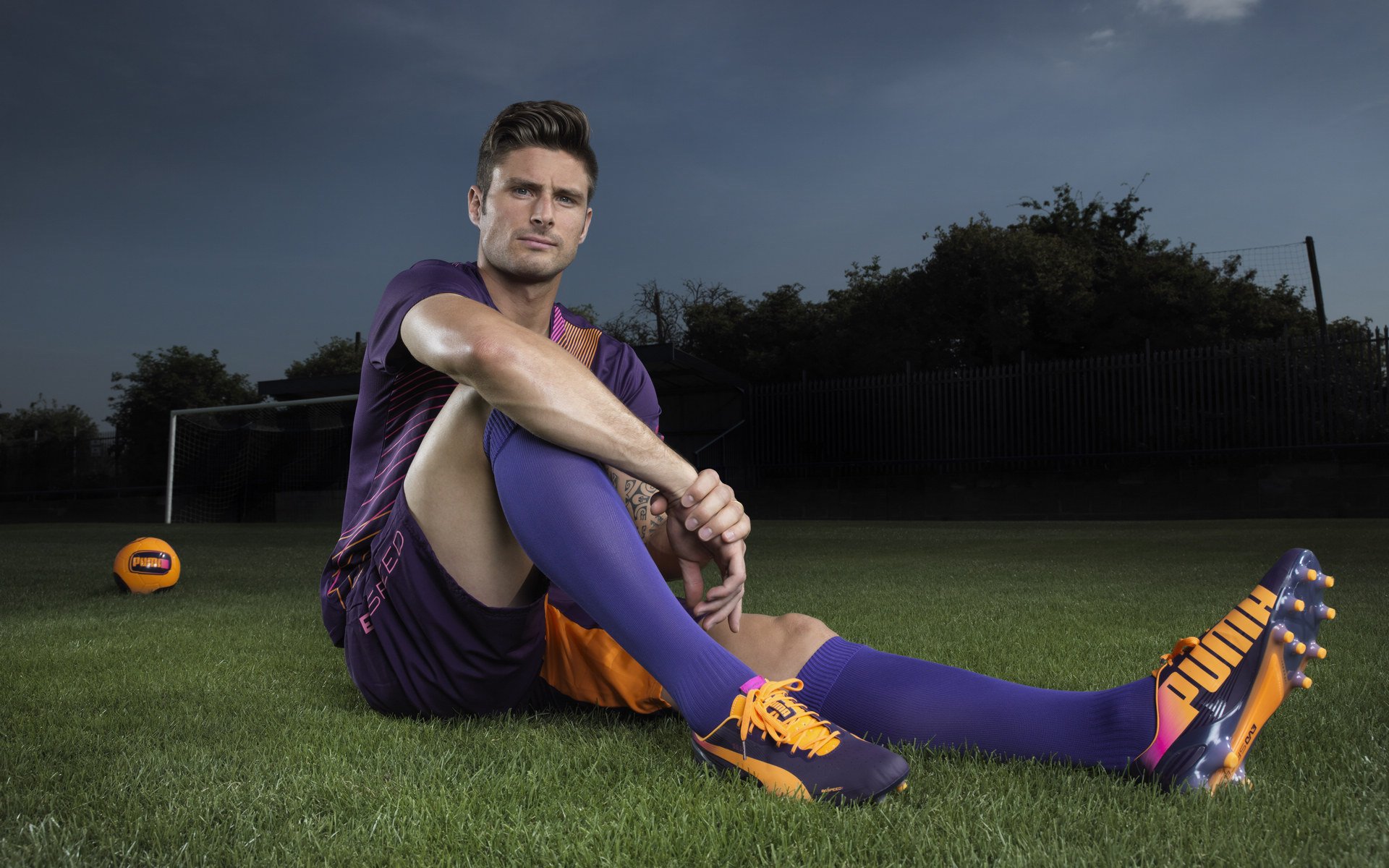 巴尔：凭借冷静的心态和精准的技术，他帮助全黑队在场上占据优势