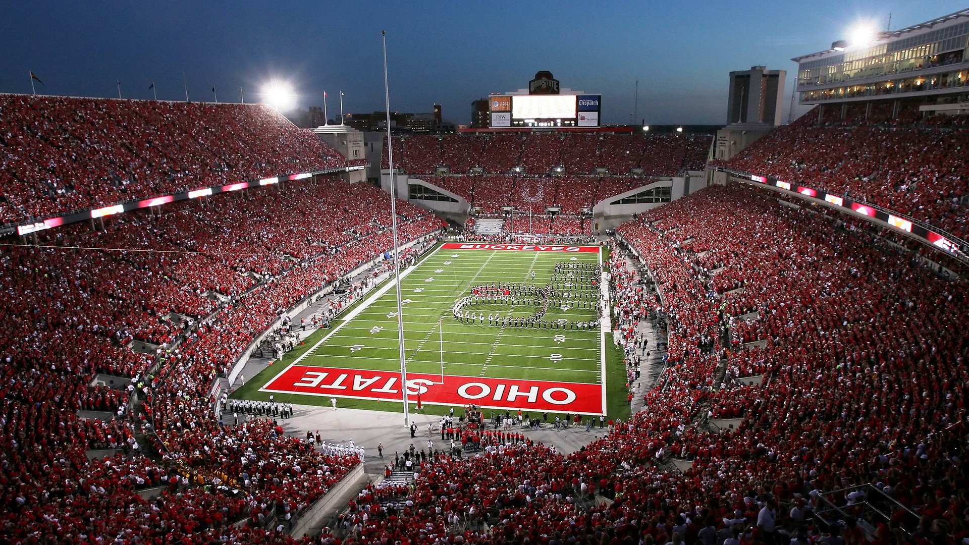 斯滕伯根赛场表现赢得观众喝彩，斯滕斯滕