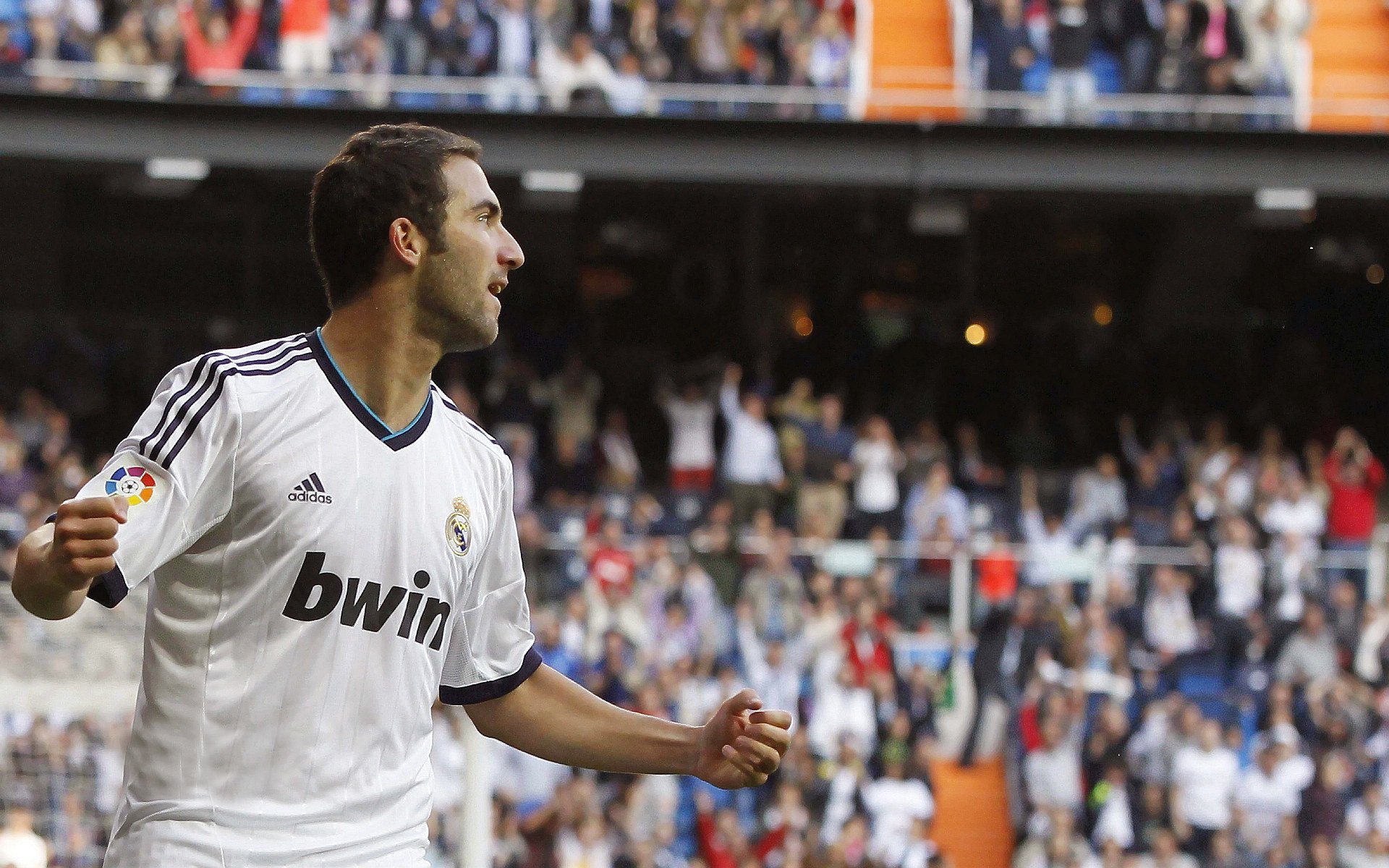 曼联逆境中取胜，重燃争冠希望